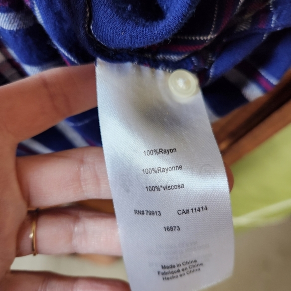 LED Luxe Essentials Plaid Top Size Small - Picture 10 of 12